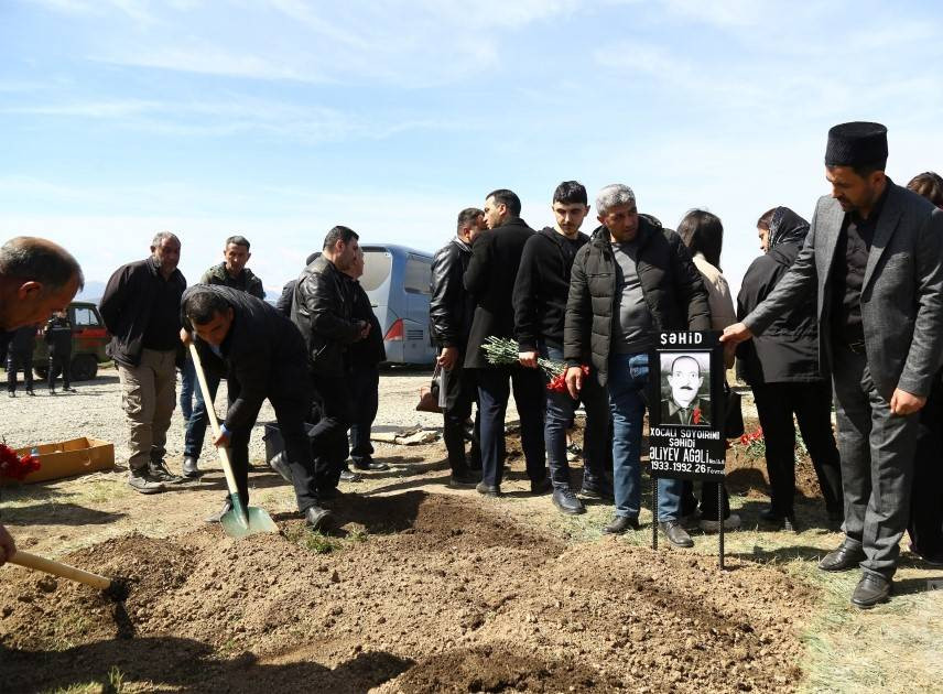 Hocalı katliamının yedi kurbanının kalıntısı Hocalı'da defnedildi - Resim: 4